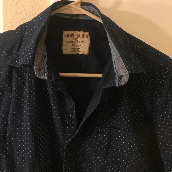 Three assorted button down short sleeve shirts - Picture 2 of 4